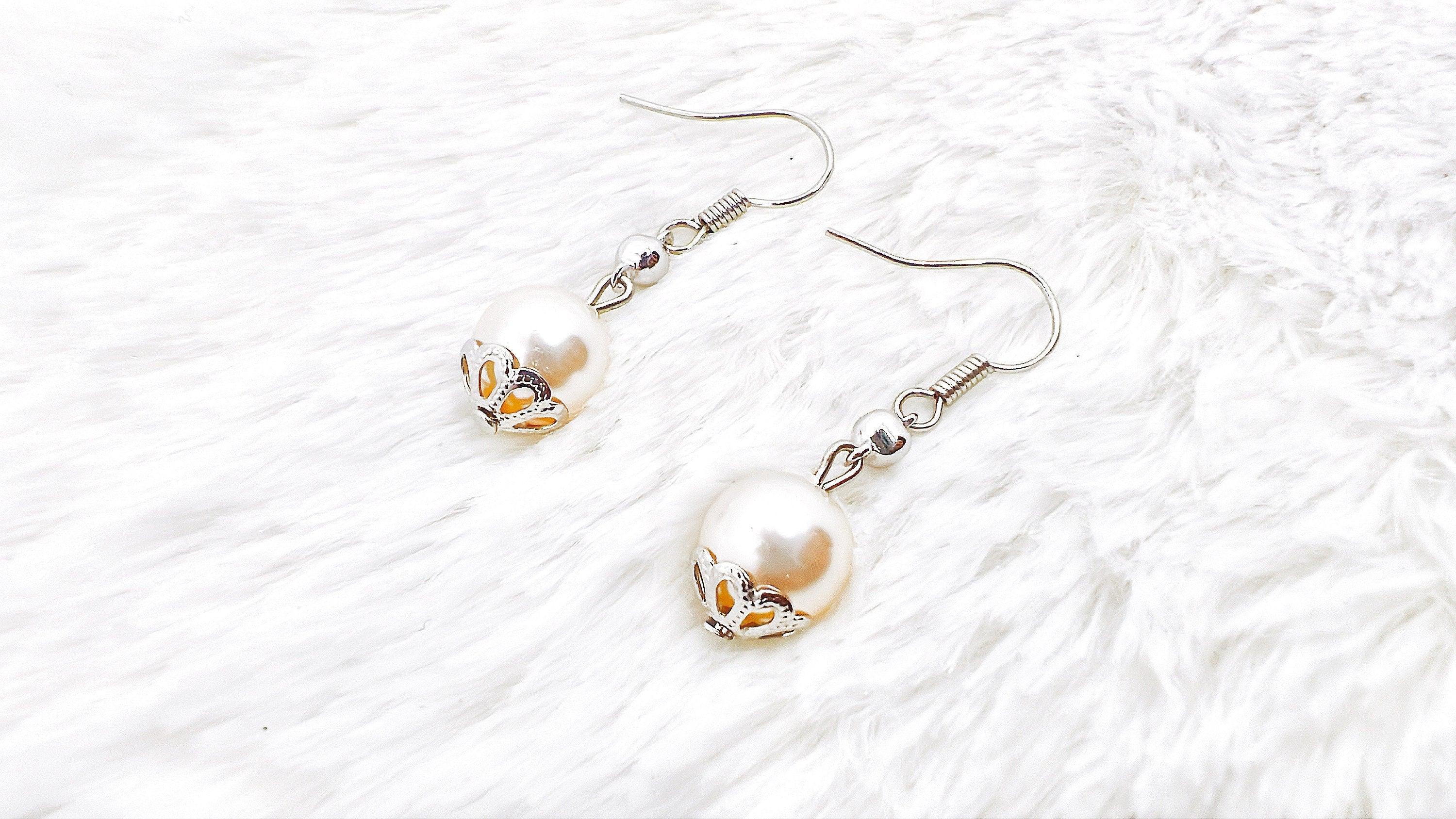 Dainty deals pearl earrings