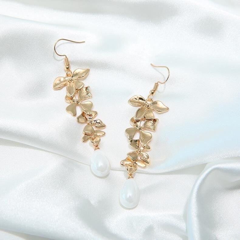 Dogwood Pearl Earrings, Pearl and Gold Minimalist Earrings, Floral, Nature, Bridal, Wedding, Formal, Classic Bride Jewelry, For her