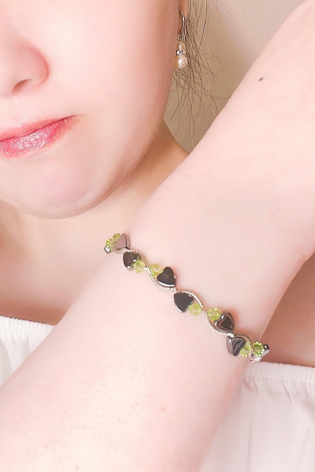 August Birthstone, Peridot Birthstone Heart Bracelet, Birth Month Bracelet, Birth Stone Bracelet, August Bracelet Gift