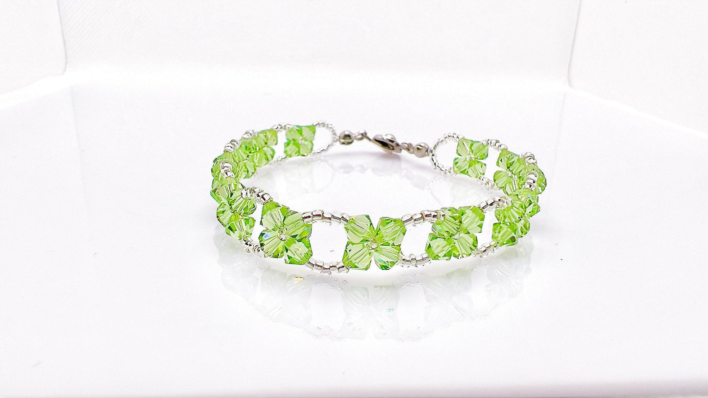 Apple Green Forget Me Not Bracelet, Dainty Flower Jewelry, Beaded Remembrance Bracelet, Botanic Nature Jewelry, Bridal Jewelry, Gift for mom