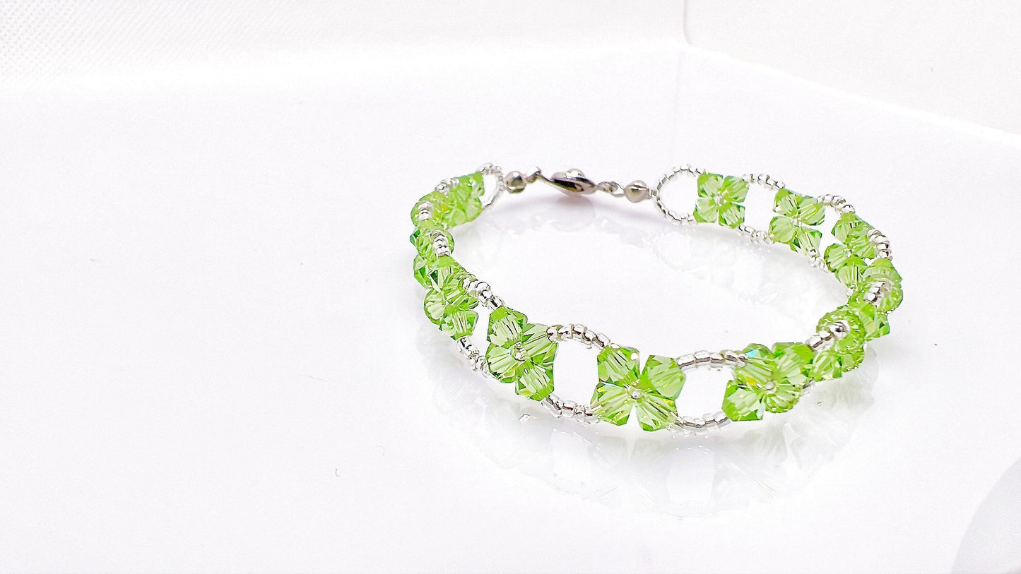 Apple Green Forget Me Not Bracelet, Dainty Flower Jewelry, Beaded Remembrance Bracelet, Botanic Nature Jewelry, Bridal Jewelry, Gift for mom