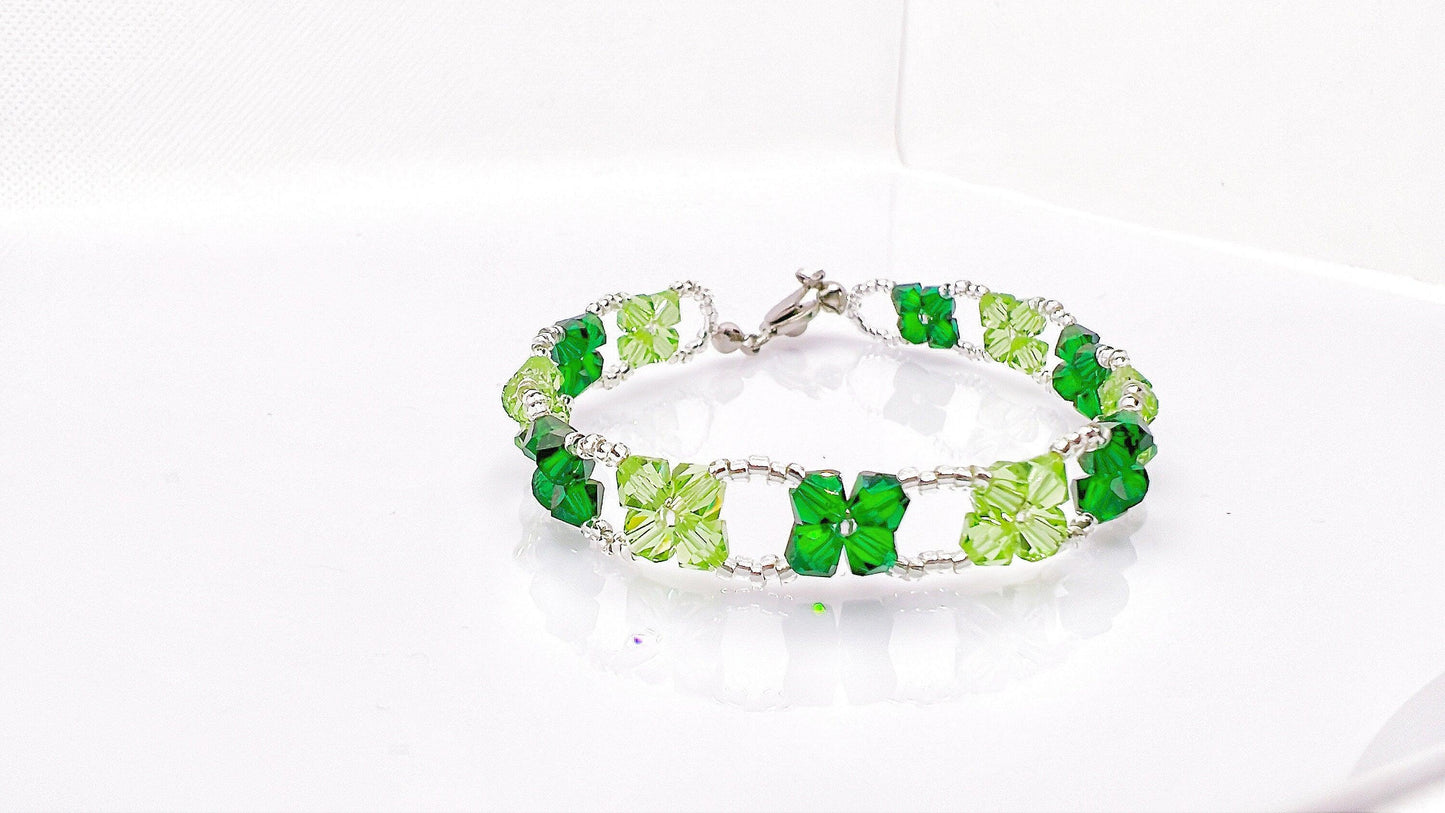 Forest Green Forget Me Not Bracelet, Dainty Flower Jewelry, Beaded Remembrance Bracelet, Botanic Nature Jewelry, Bridal Jewelry,Gift for mom