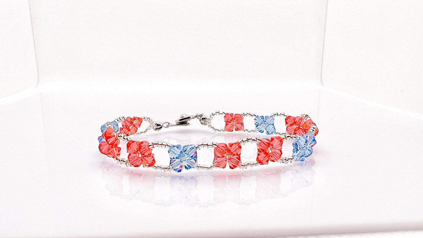 Blue Red Forget Me Not Bracelet, Dainty Flower Jewelry, Beaded Remembrance Bracelet, Botanic Nature Jewelry, Bridal Jewelry, Gift for mom