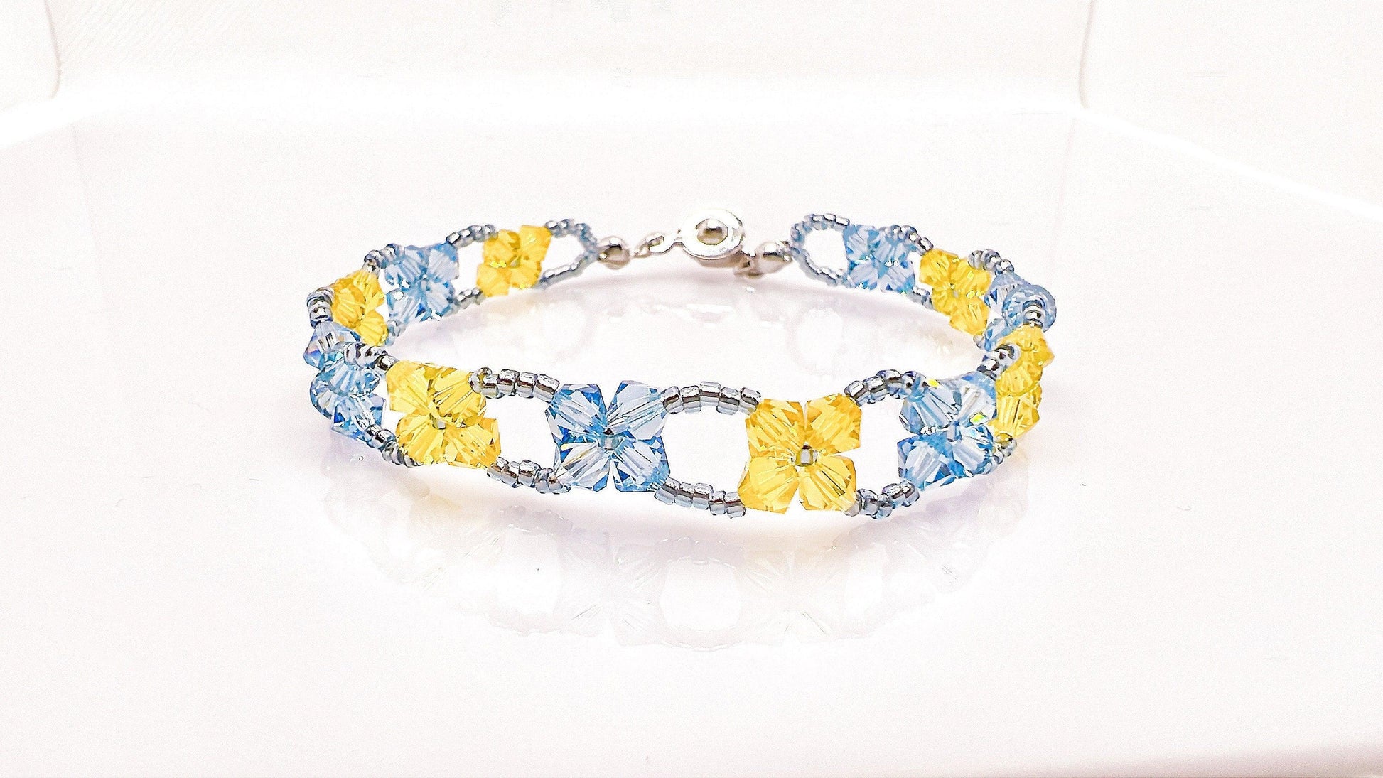 Blue Yellow Forget Me Not Bracelet, Dainty Flower Jewelry, Beaded Remembrance Bracelet, Botanic Nature Jewelry, Bridal Jewelry, Gift for mom