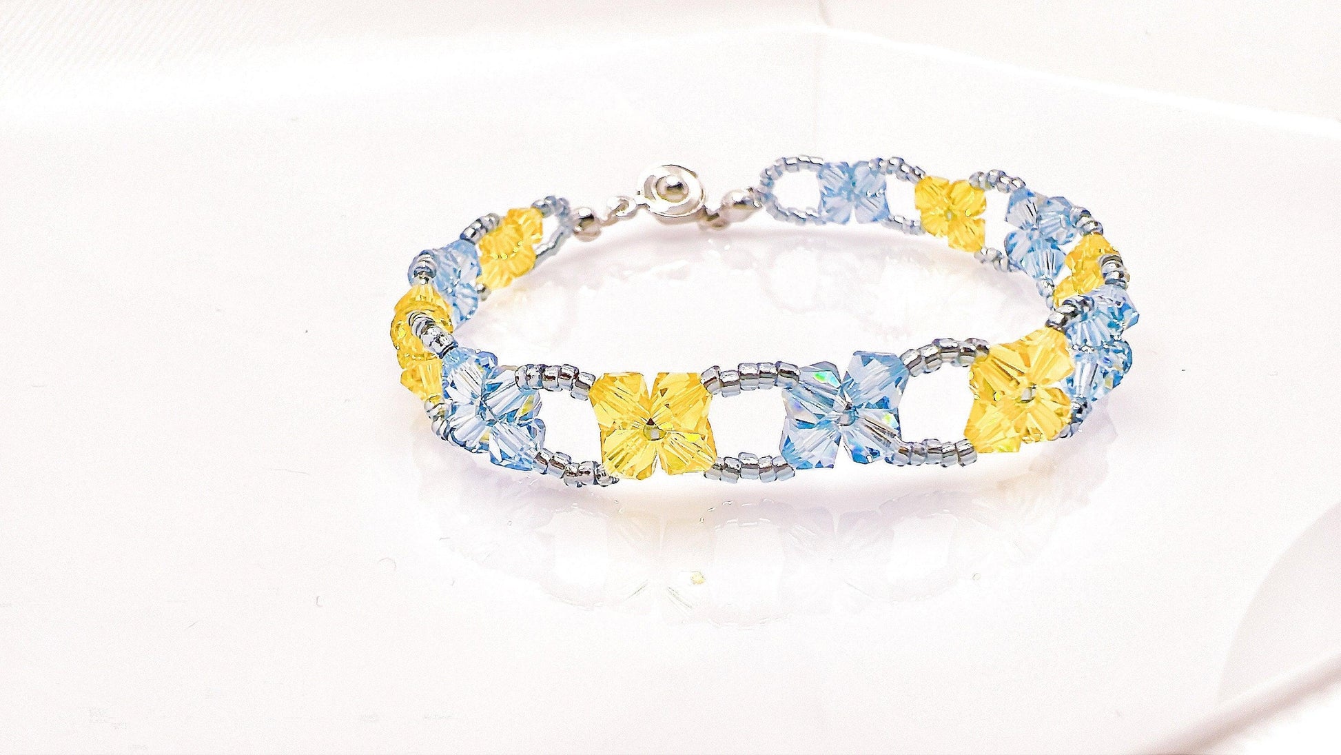 Blue Yellow Forget Me Not Bracelet, Dainty Flower Jewelry, Beaded Remembrance Bracelet, Botanic Nature Jewelry, Bridal Jewelry, Gift for mom